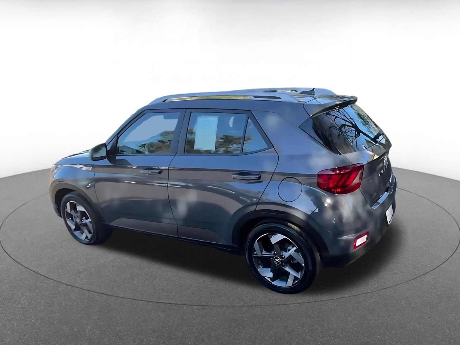 Used 2025 Hyundai Venue SEL image 10