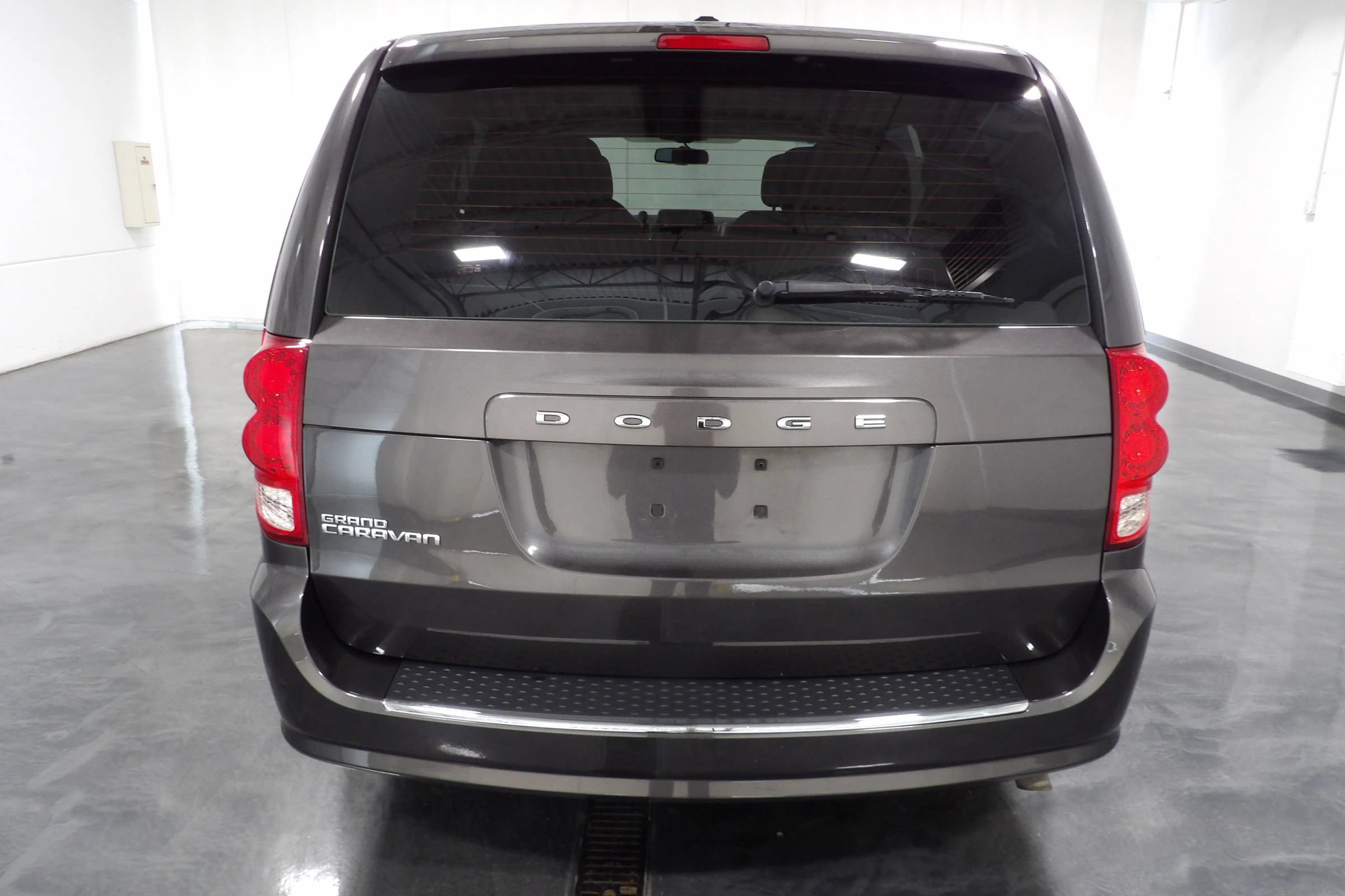 Used 2015 Dodge Grand Caravan American Value Package w/ UConnect Hands-Free Group FWD image 5