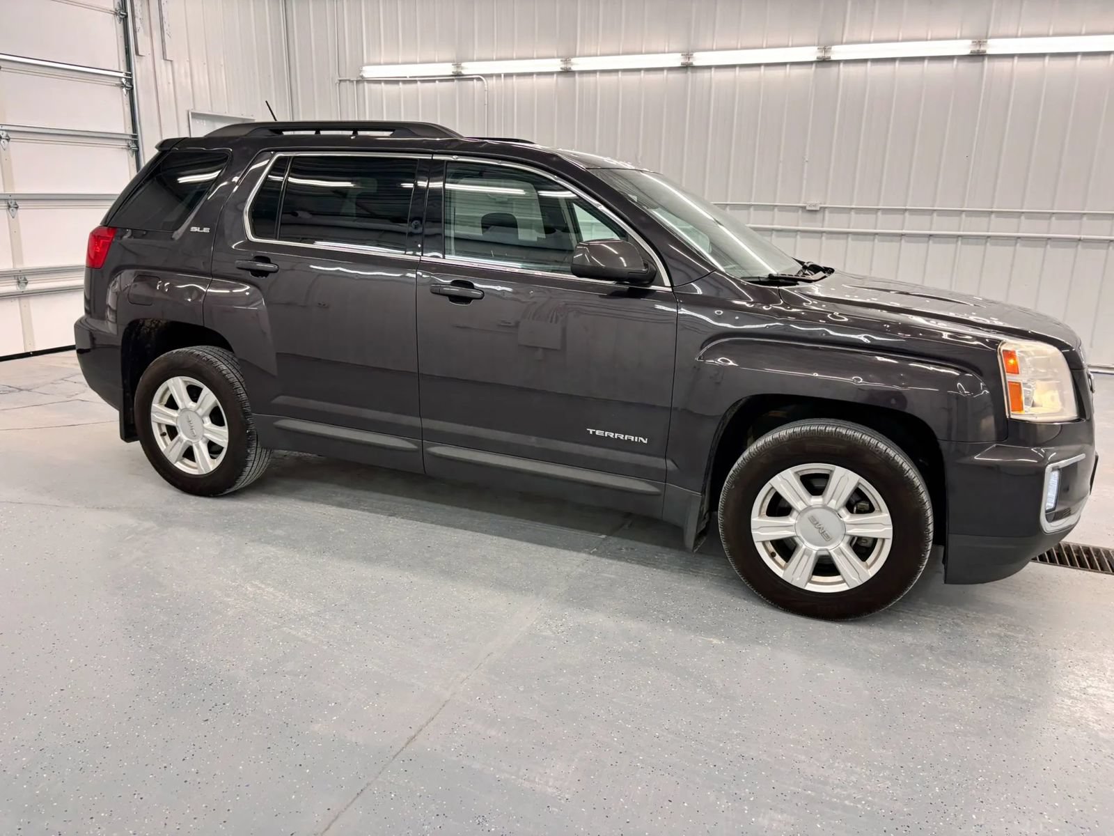 Used 2016 GMC Terrain SLE w/ Driver Alert Package I FWD image 3