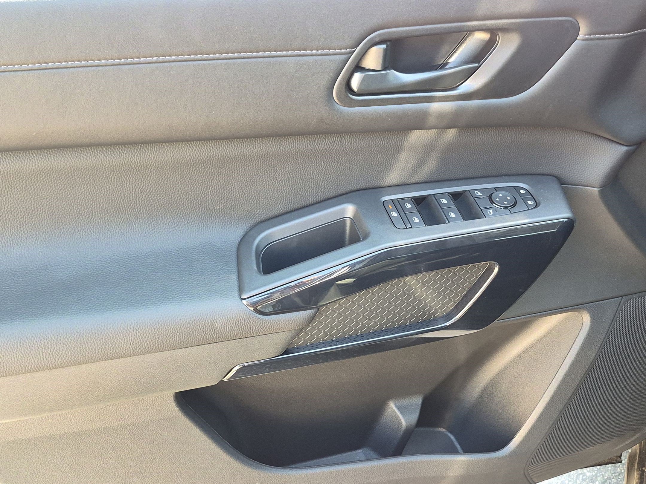 New 2026 Nissan Pathfinder SV FWD image 13