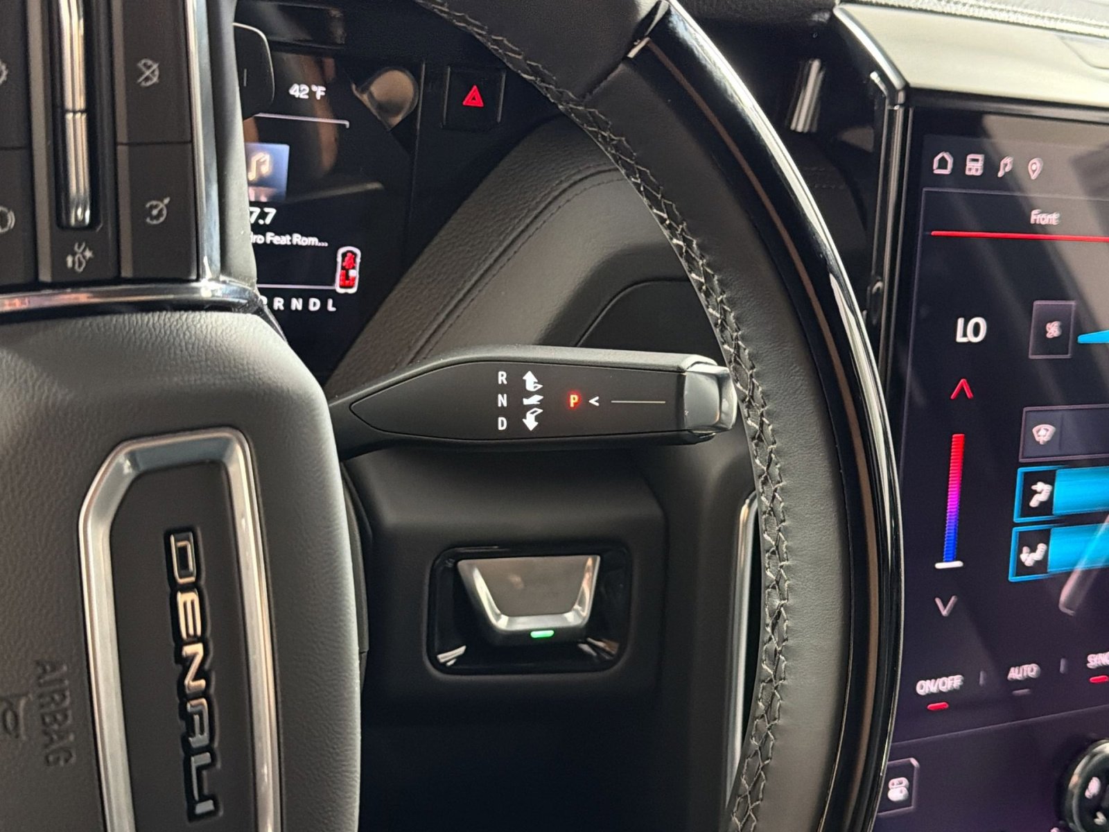 New 2026 GMC Yukon XL Denali w/ Denali Reserve Package image 22