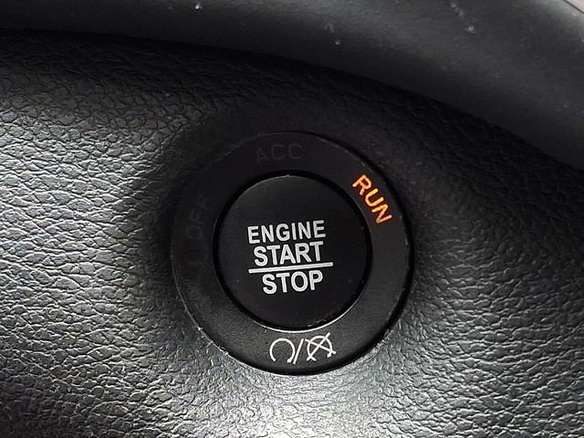 Used 2017 Jeep Cherokee Overland w/ Technology Group AWD/4WD image 17