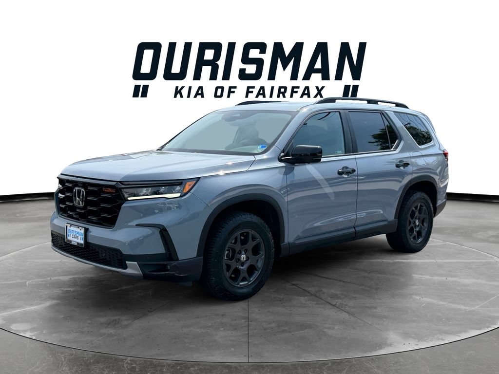 Used 2025 Honda Pilot TrailSport image 2