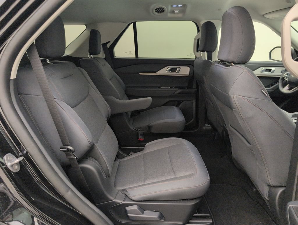 Used 2025 Ford Explorer Active RWD image 11