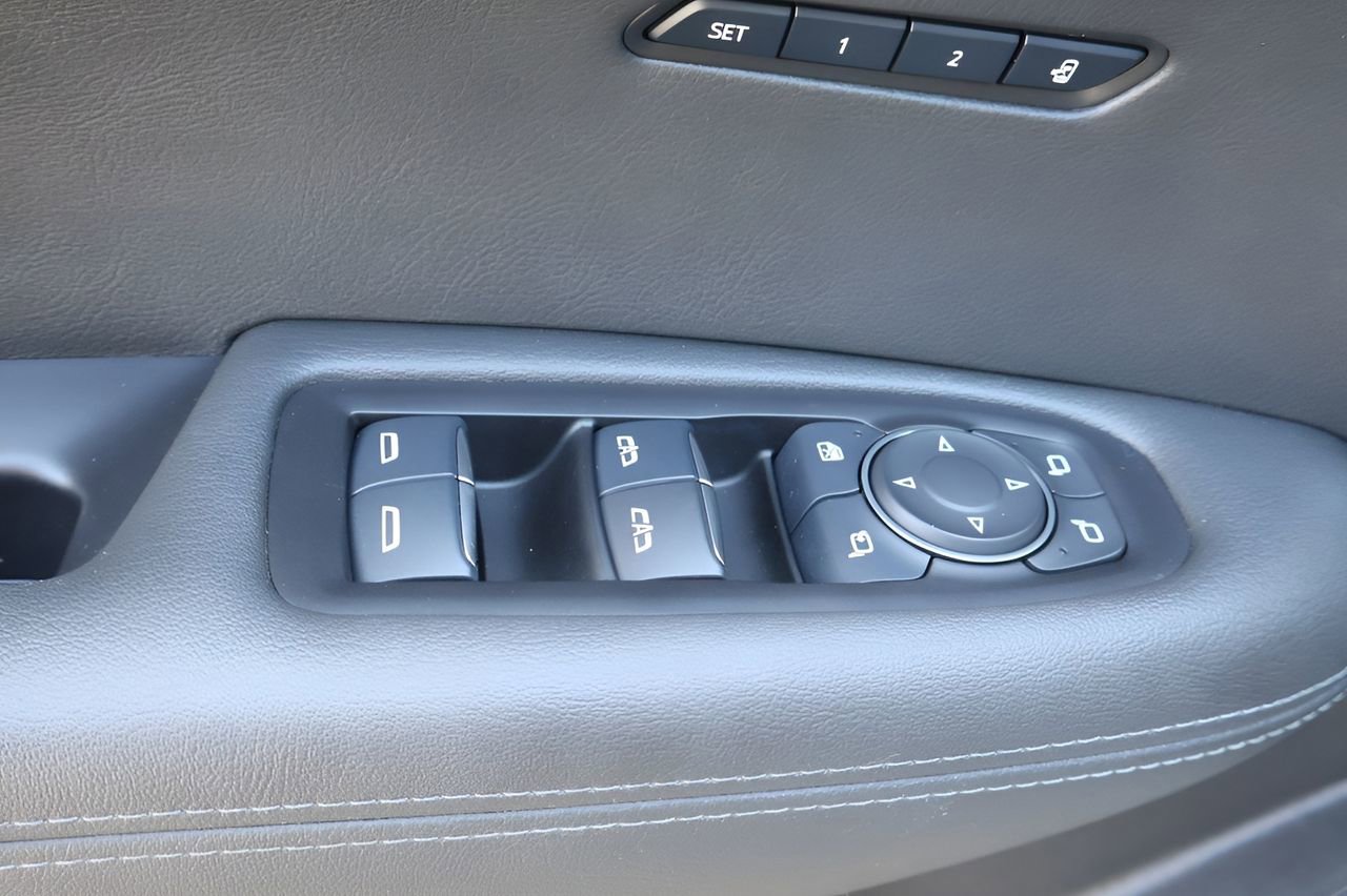 Used 2025 Cadillac XT6 Premium Luxury FWD image 11