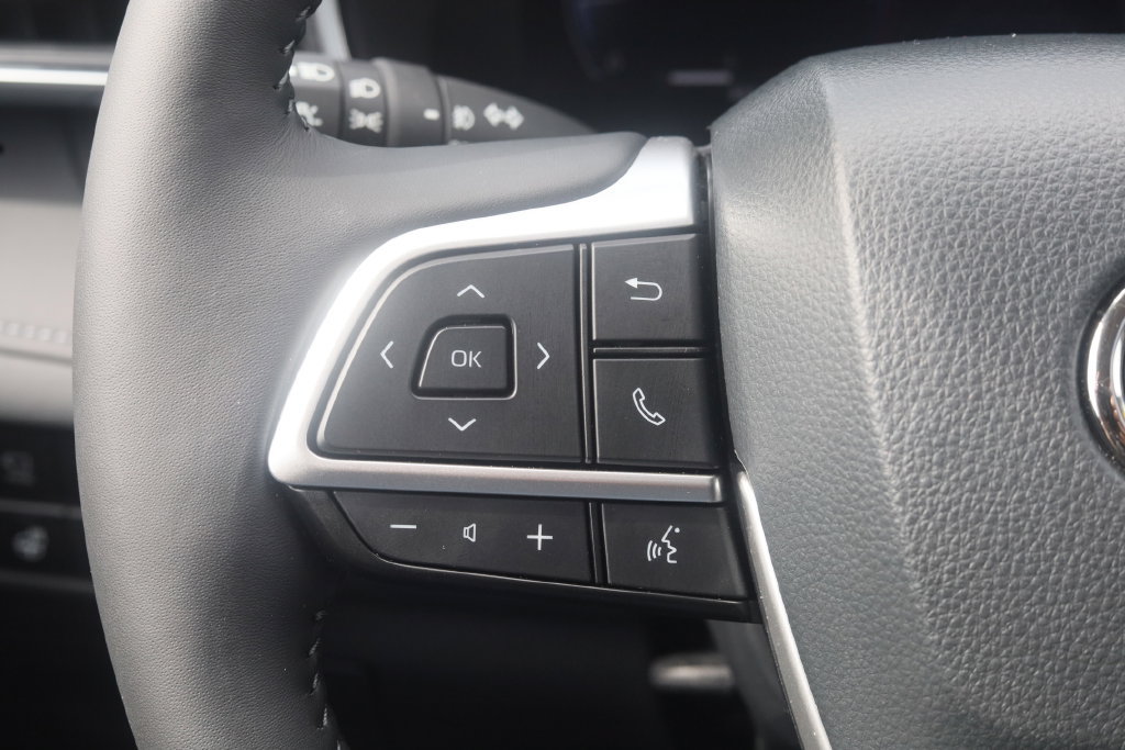 Used 2026 Toyota Highlander Platinum AWD/4WD image 11