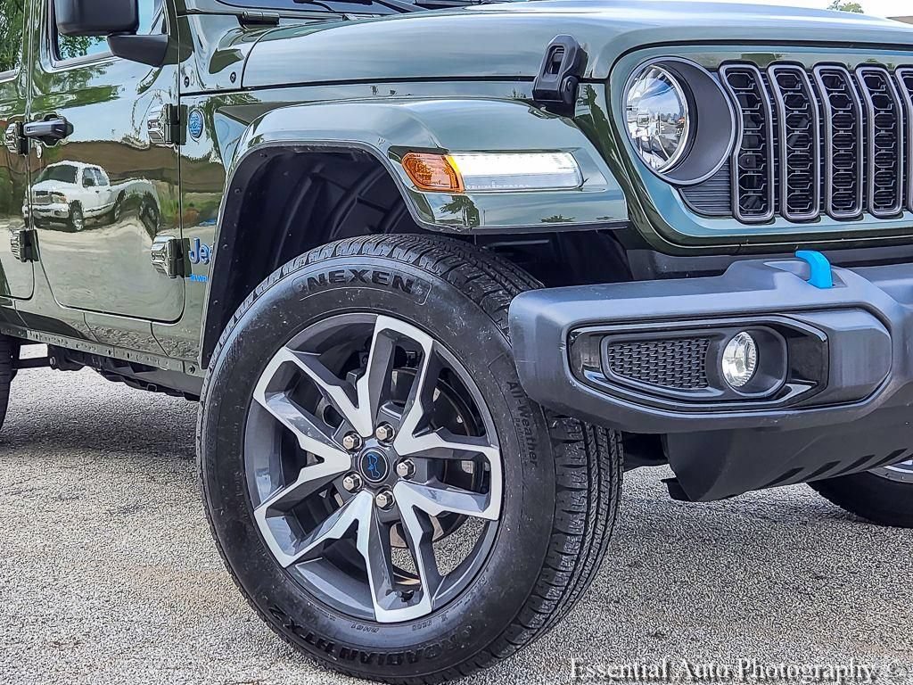 Used 2024 Jeep Wrangler Unlimited w/ Convenience Group AWD/4WD image 4
