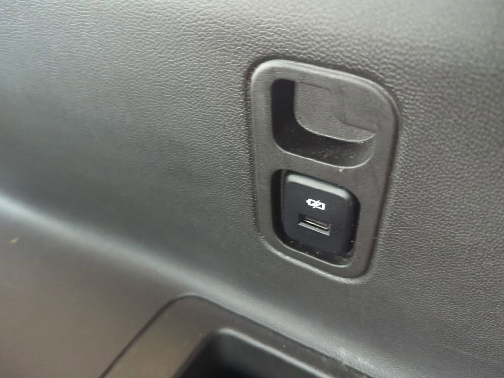 Used 2022 Chevrolet Traverse LT FWD image 17