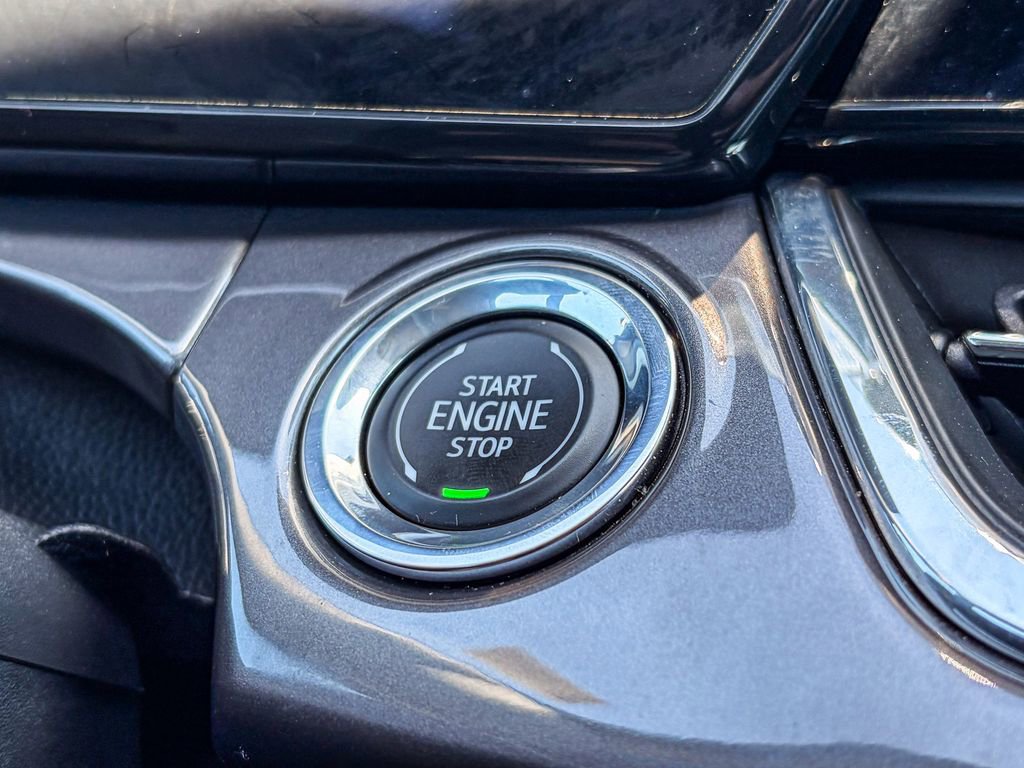 Used 2025 Chevrolet Trax ACTIV w/ Sunroof Package FWD image 24