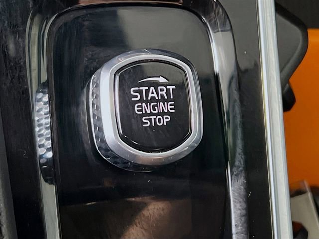 Used 2023 Volvo XC90 B6 Ultimate w/ Protection Package Premier image 19