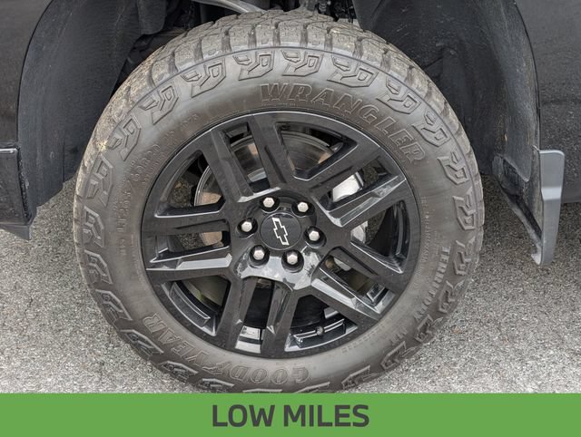 Used 2025 Chevrolet Silverado 1500 LT Trail Boss w/ LPO, Dark Essentials Package AWD/4WD image 12
