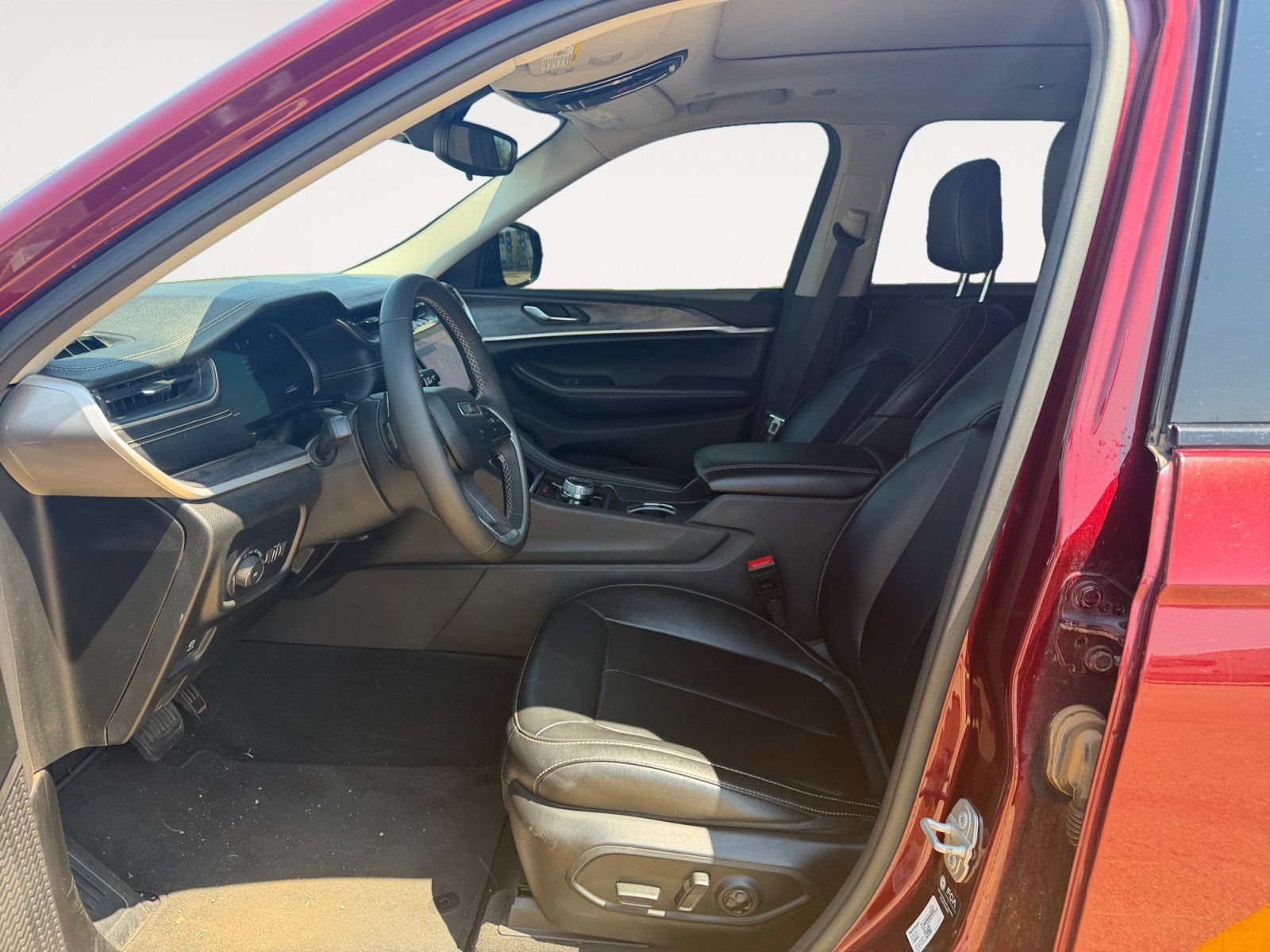 Used 2024 Jeep Grand Cherokee L Limited AWD/4WD image 9
