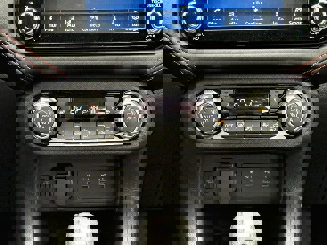 New 2025 Nissan Versa SR w/ Trunk Package image 24