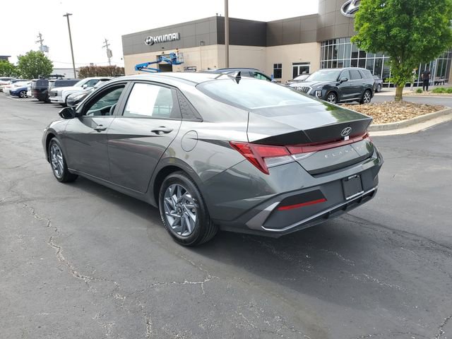 Certified 2024 Hyundai Elantra SEL FWD image 3