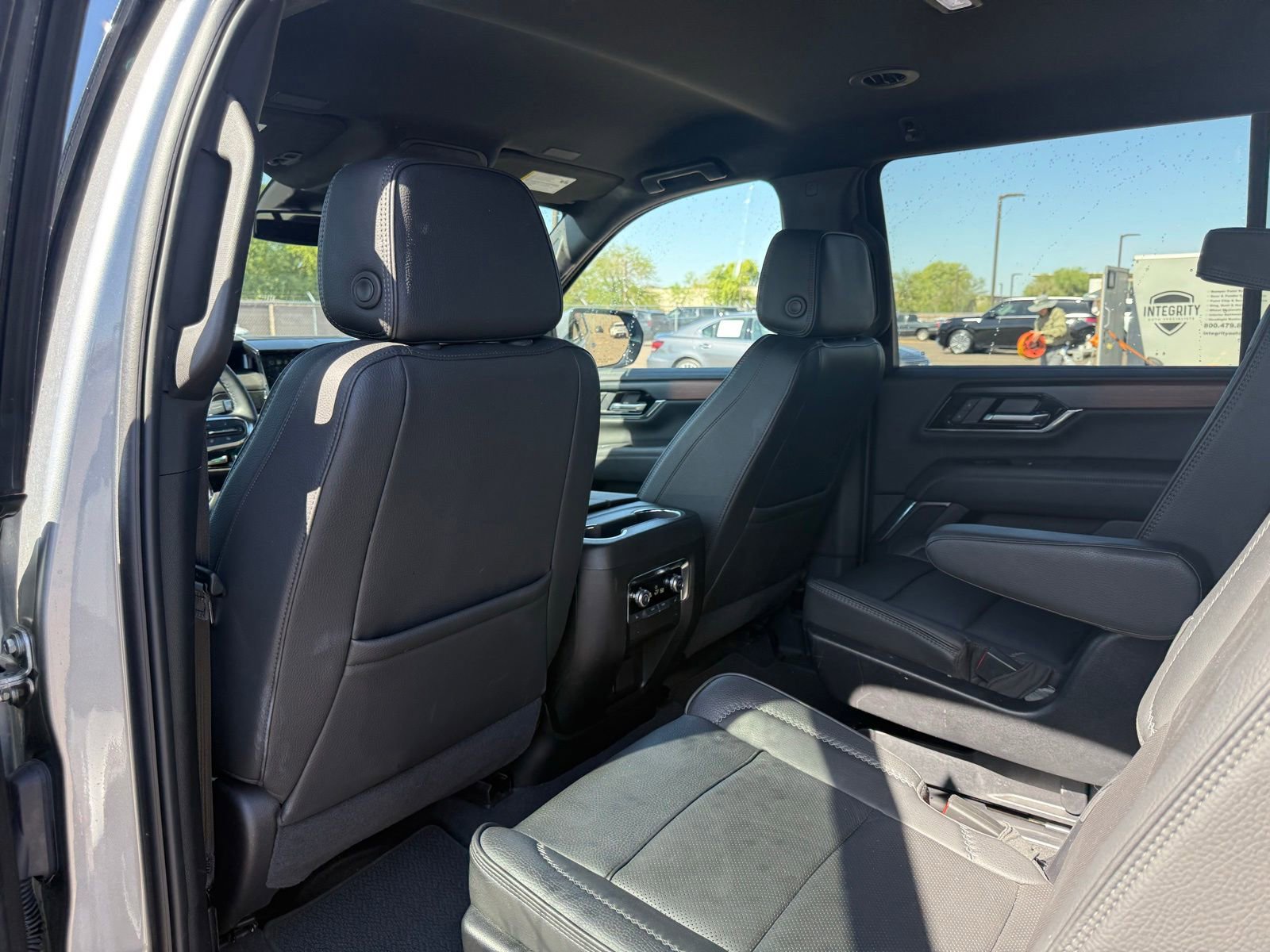 Used 2025 GMC Yukon XL Denali AWD/4WD image 12