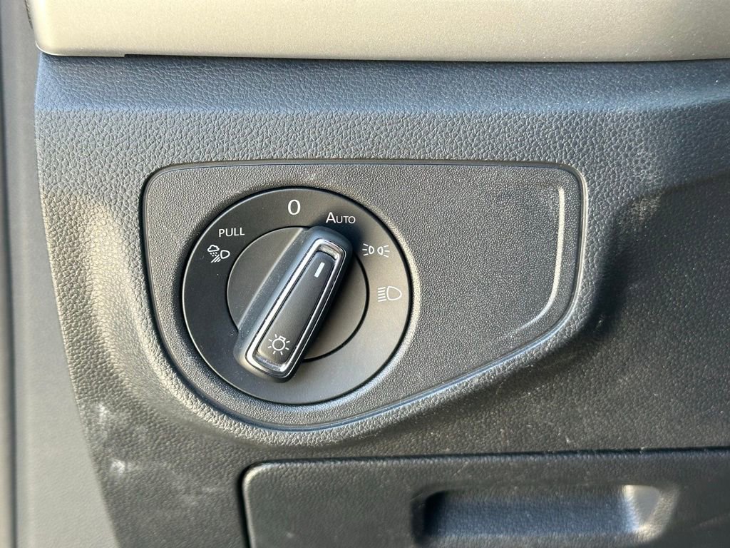 Used 2022 Volkswagen Atlas Cross Sport SE image 29