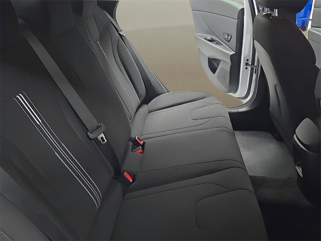 Used 2025 Hyundai Elantra Sport image 18