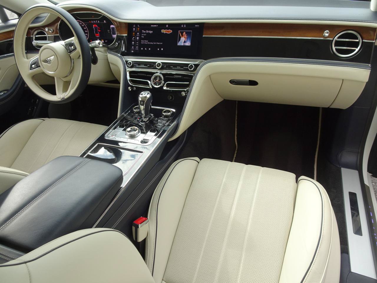 Used 2021 Bentley Flying Spur V8 AWD/4WD image 25