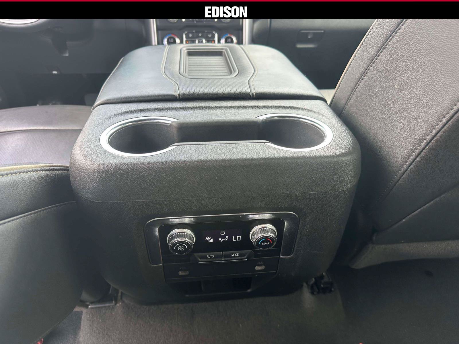 Used 2024 GMC Yukon SLT AWD/4WD image 12