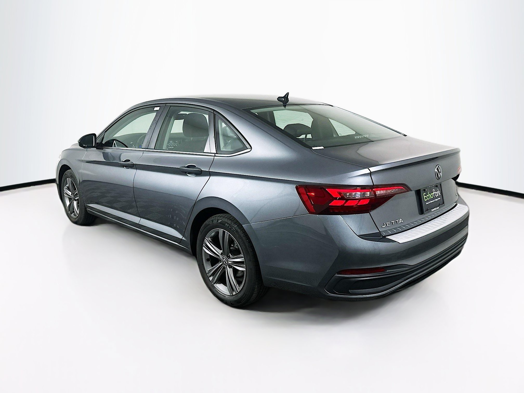 Used 2023 Volkswagen Jetta SE FWD image 5