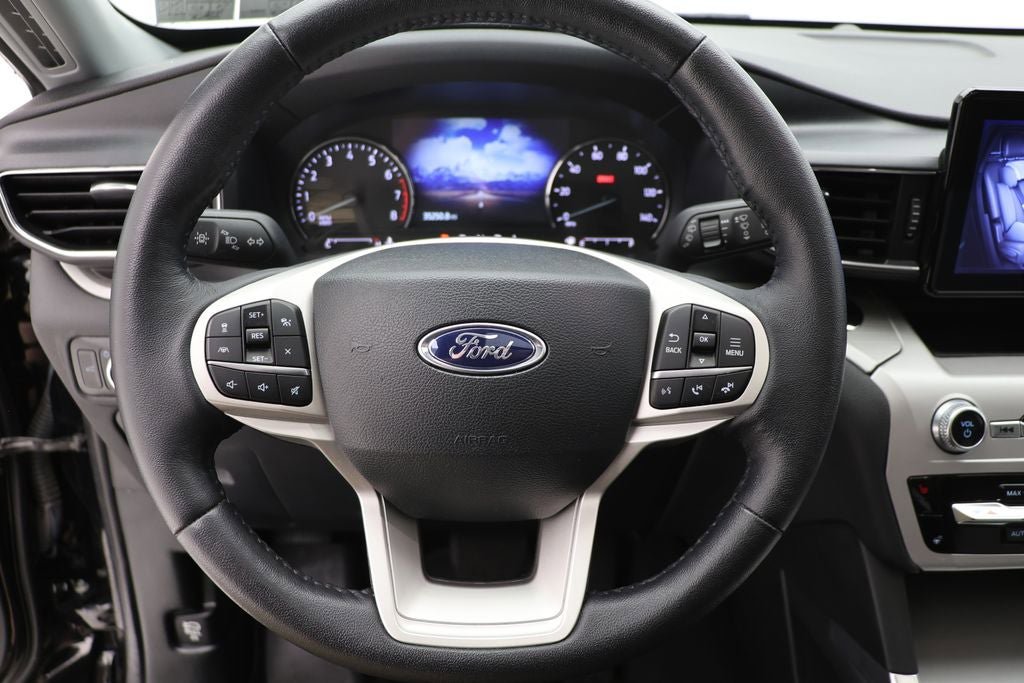 Used 2023 Ford Explorer XLT w/ Equipment Group 202A AWD/4WD image 17