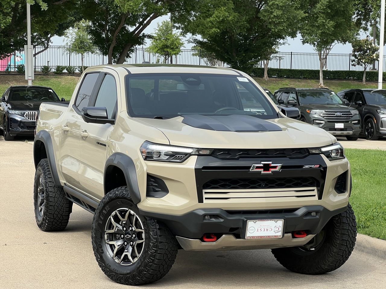 Used 2024 Chevrolet Colorado ZR2 w/ Technology Package AWD/4WD image 2