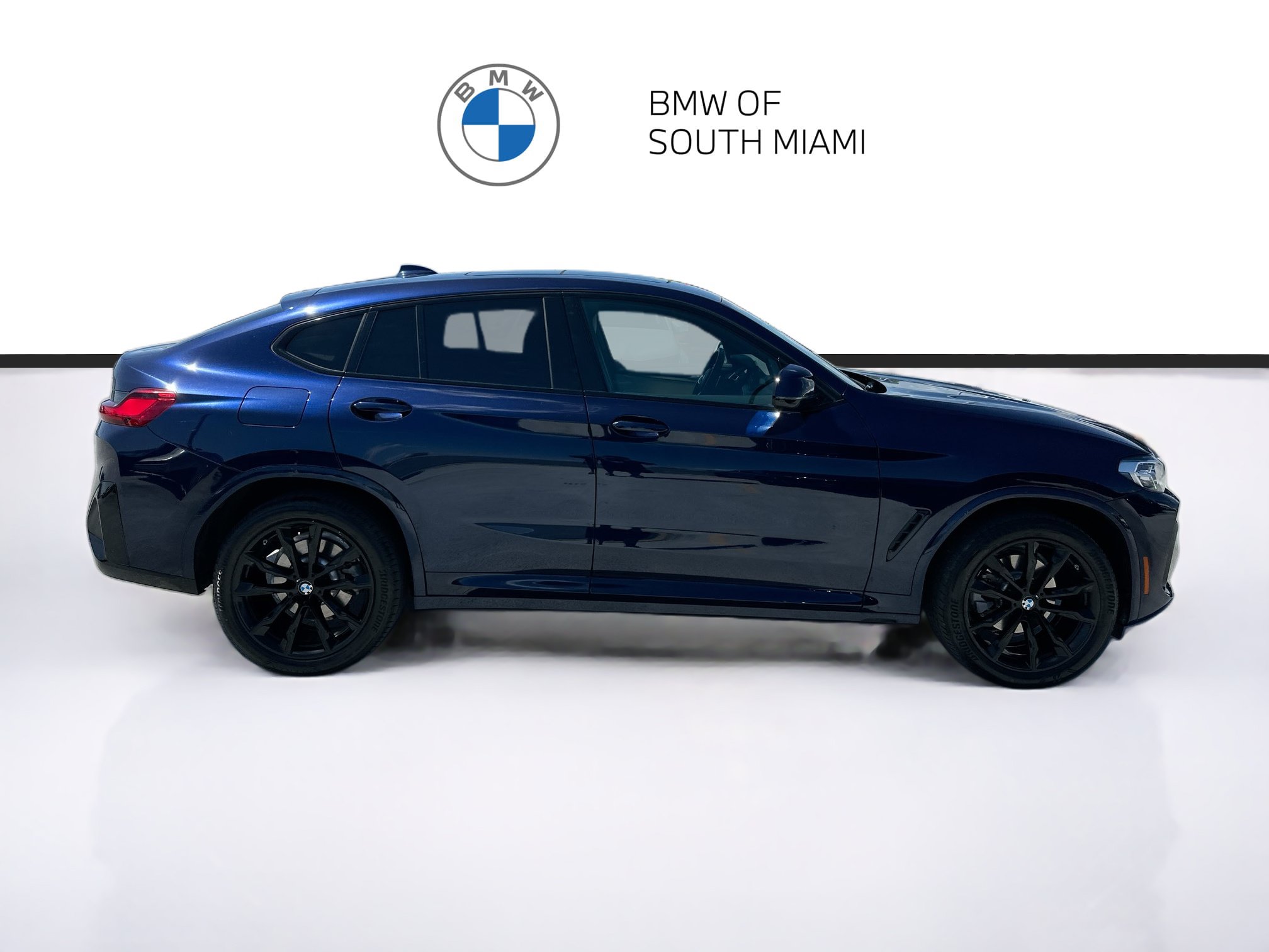 Used 2024 BMW X4 xDrive30i w/ M Sport Package AWD/4WD image 8