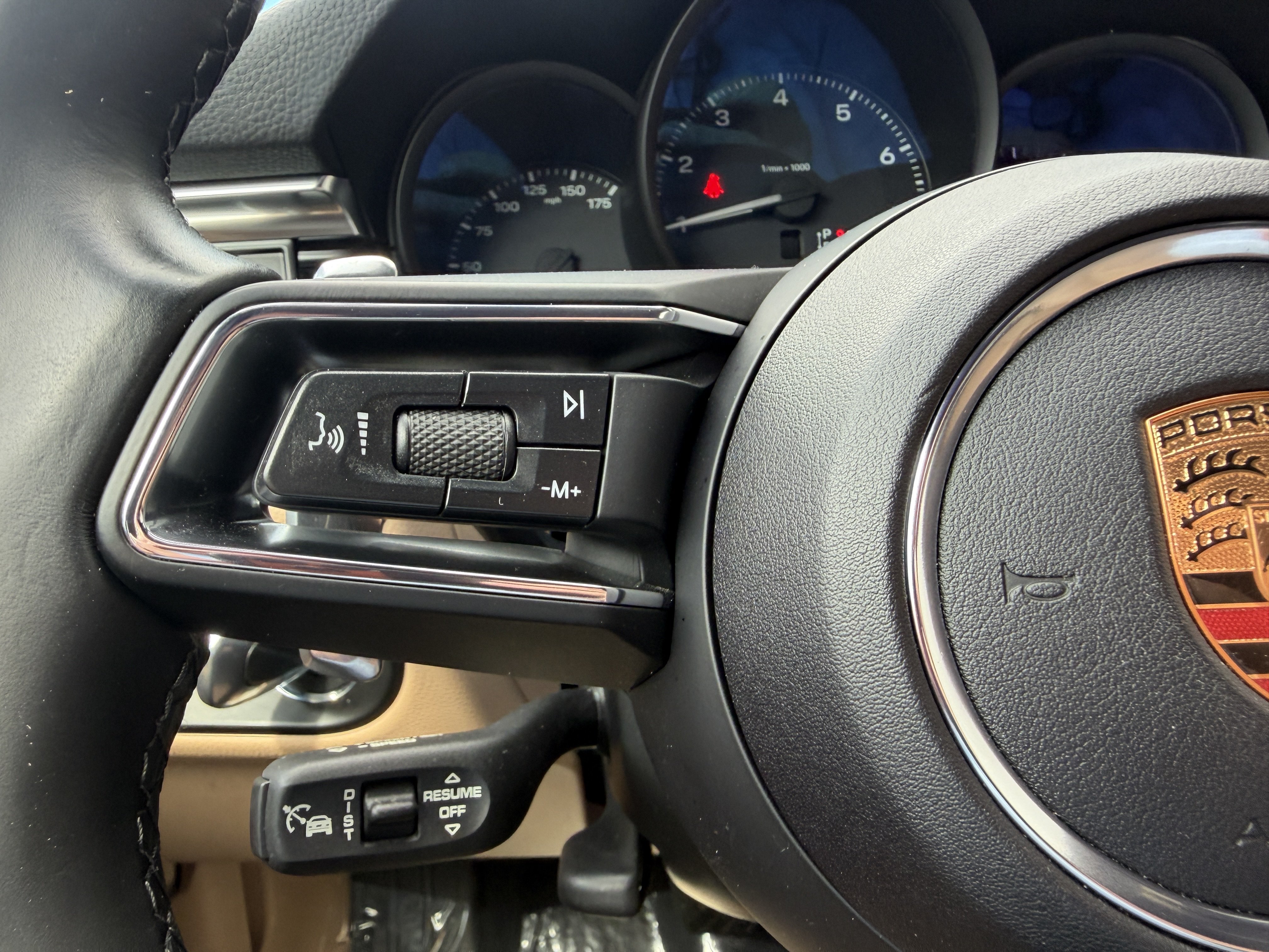 Certified 2024 Porsche Macan AWD/4WD image 32
