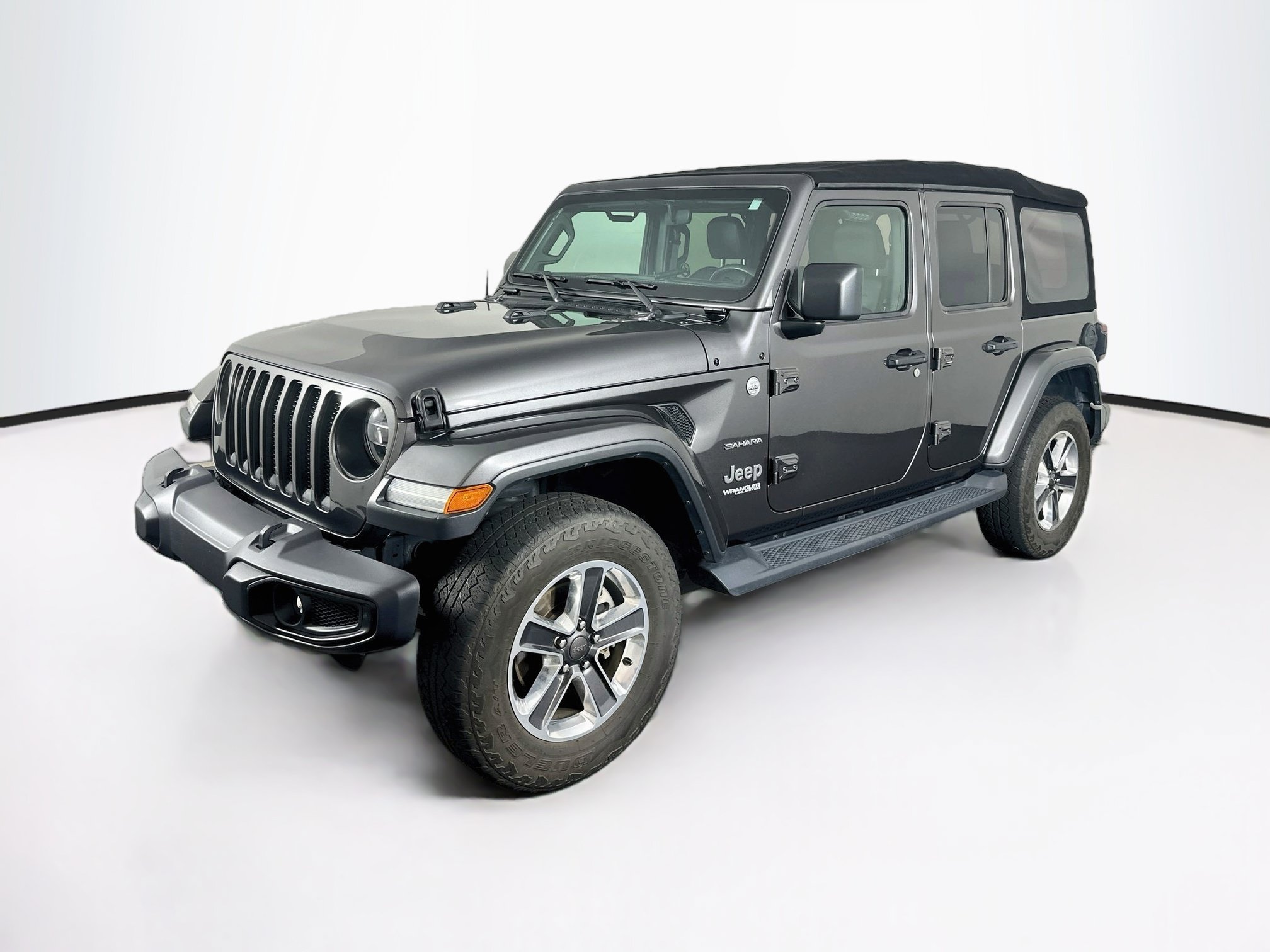 Used 2018 Jeep Wrangler Unlimited Sahara w/ Cold Weather Group AWD/4WD image 3