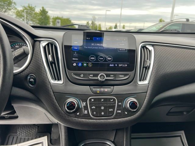 Used 2020 Chevrolet Malibu LT FWD image 16