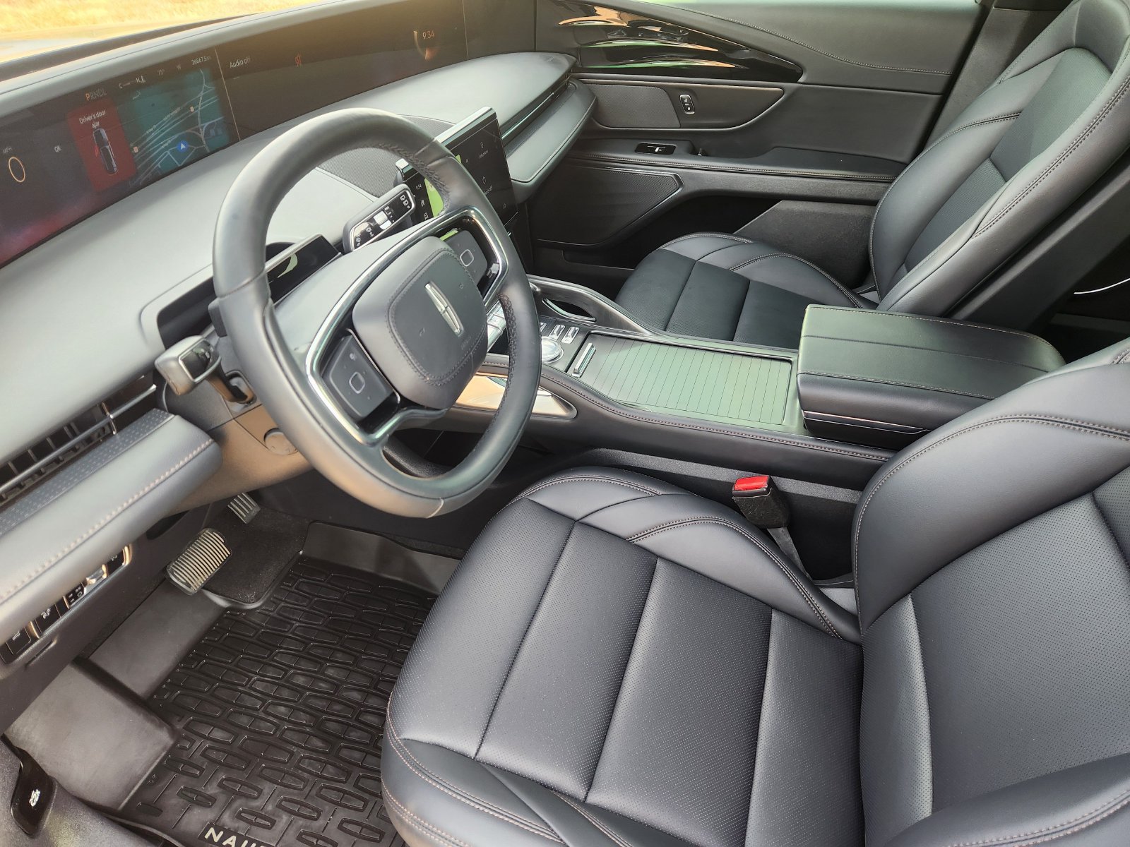 Used 2025 Lincoln Nautilus Premier w/ Jet Appearance Package AWD/4WD image 17