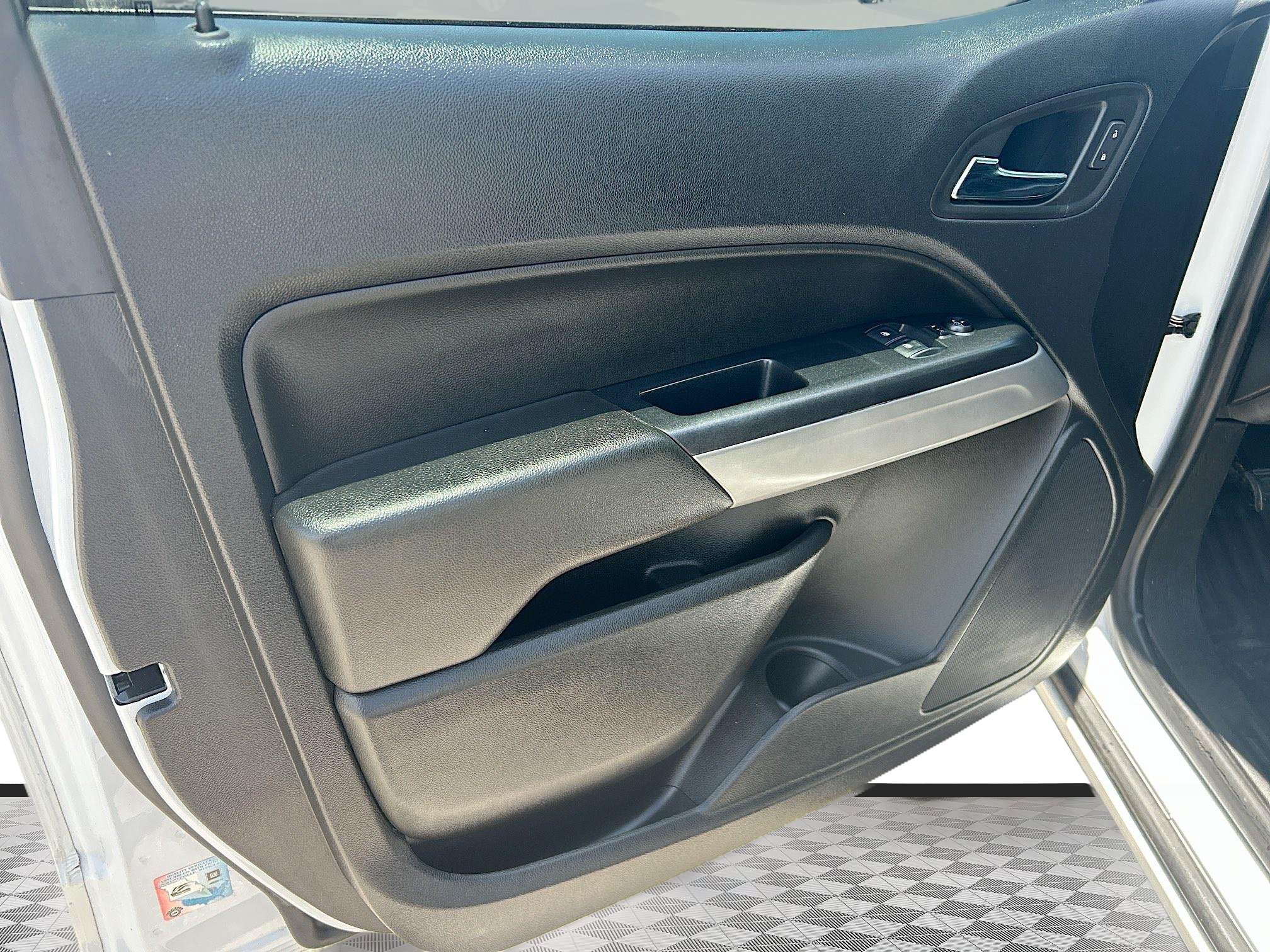 Used 2022 Chevrolet Colorado LT w/ Fleet Safety Package RWD image 17