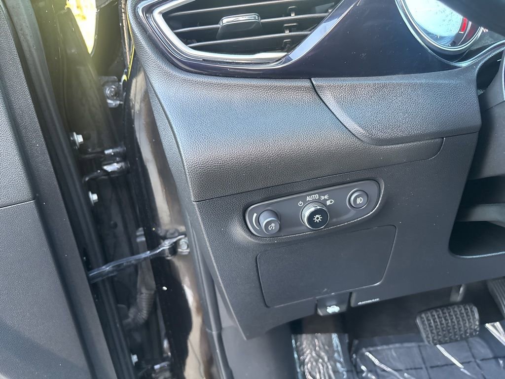 Used 2021 Buick Encore GX Select w/ Sport Touring Package image 24