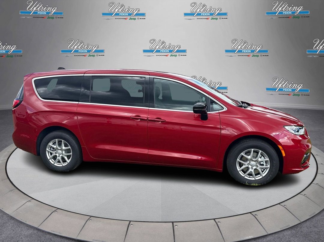 New 2026 Chrysler Pacifica Select image 2