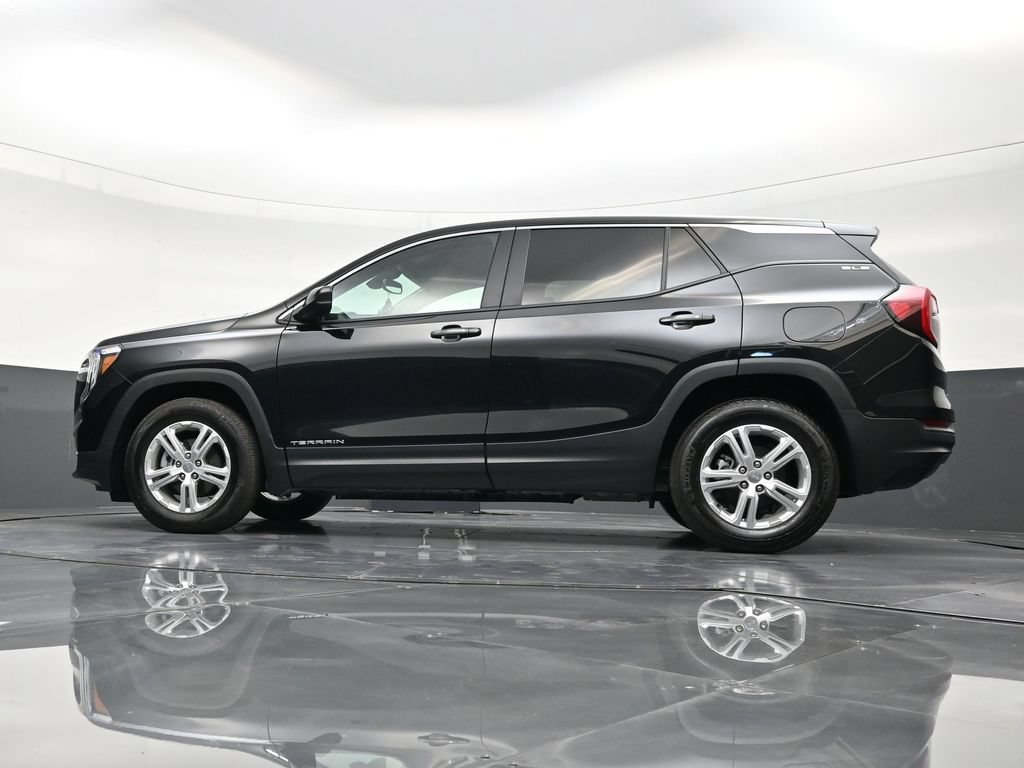 Used 2024 GMC Terrain SLE w/ Driver Convenience Package FWD image 18