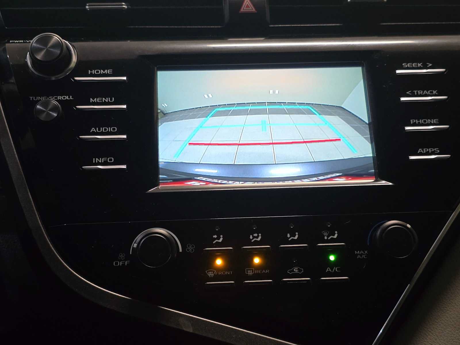 Used 2018 Toyota Camry LE FWD image 13