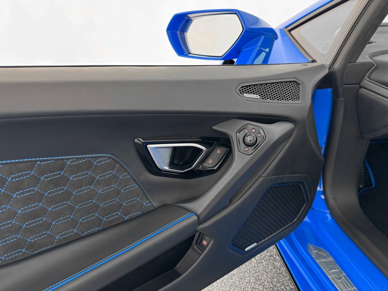 Used 2022 Lamborghini Huracan EVO image 14