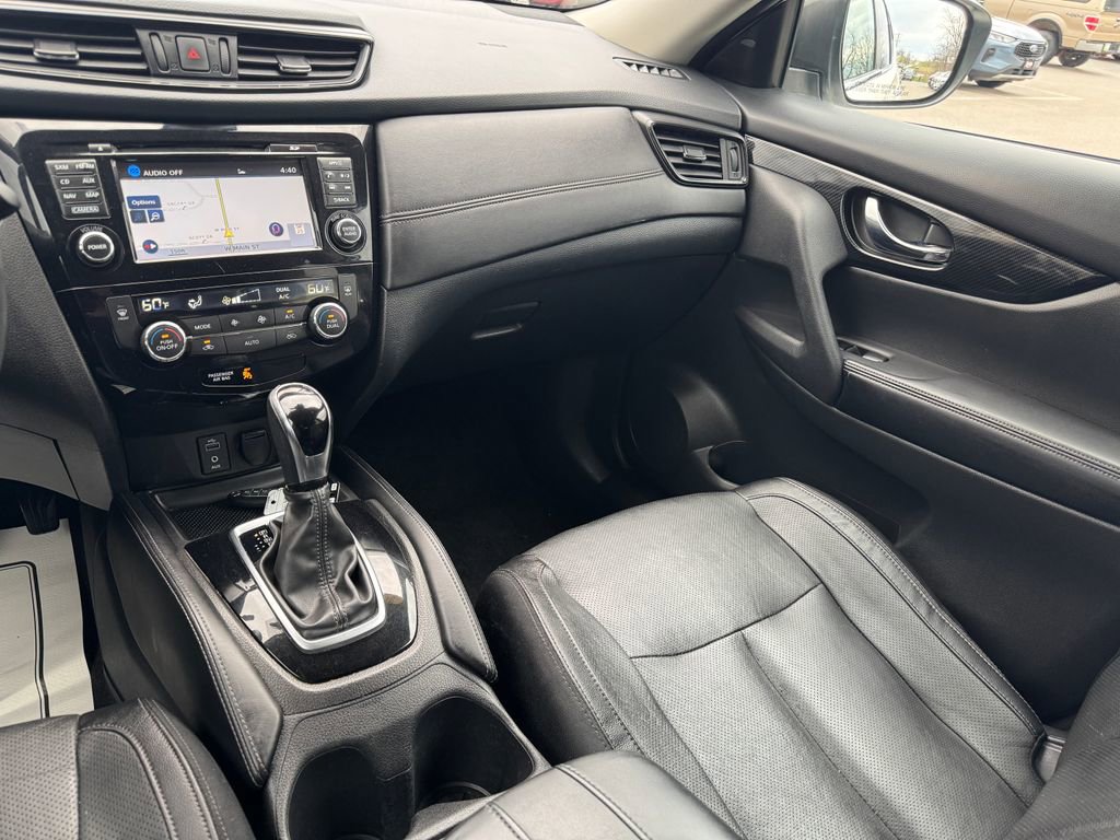 Used 2017 Nissan Rogue SL image 24