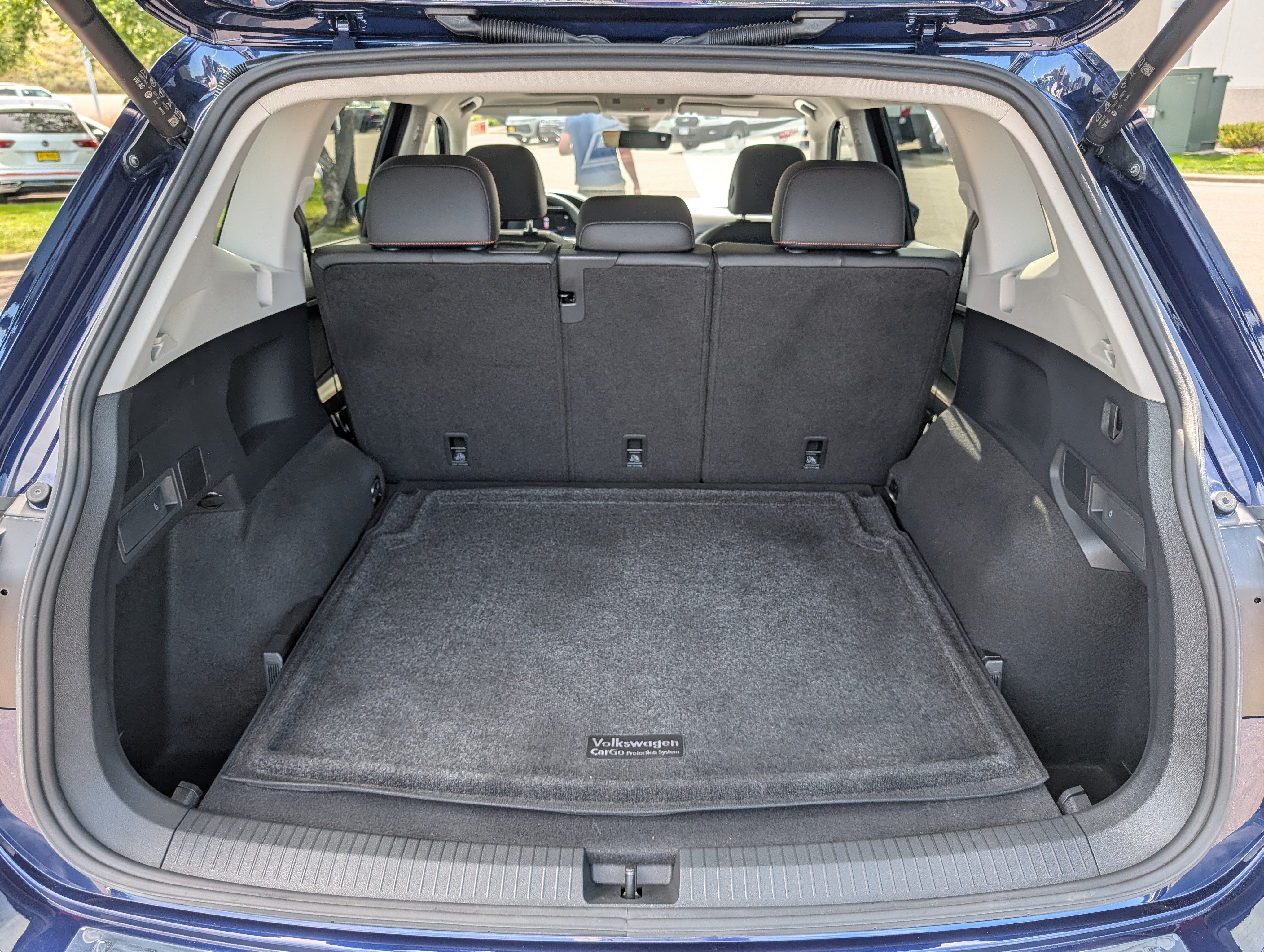 Certified 2024 Volkswagen Tiguan Wolfsburg Edition w/ Panoramic Sunroof Package AWD/4WD image 17