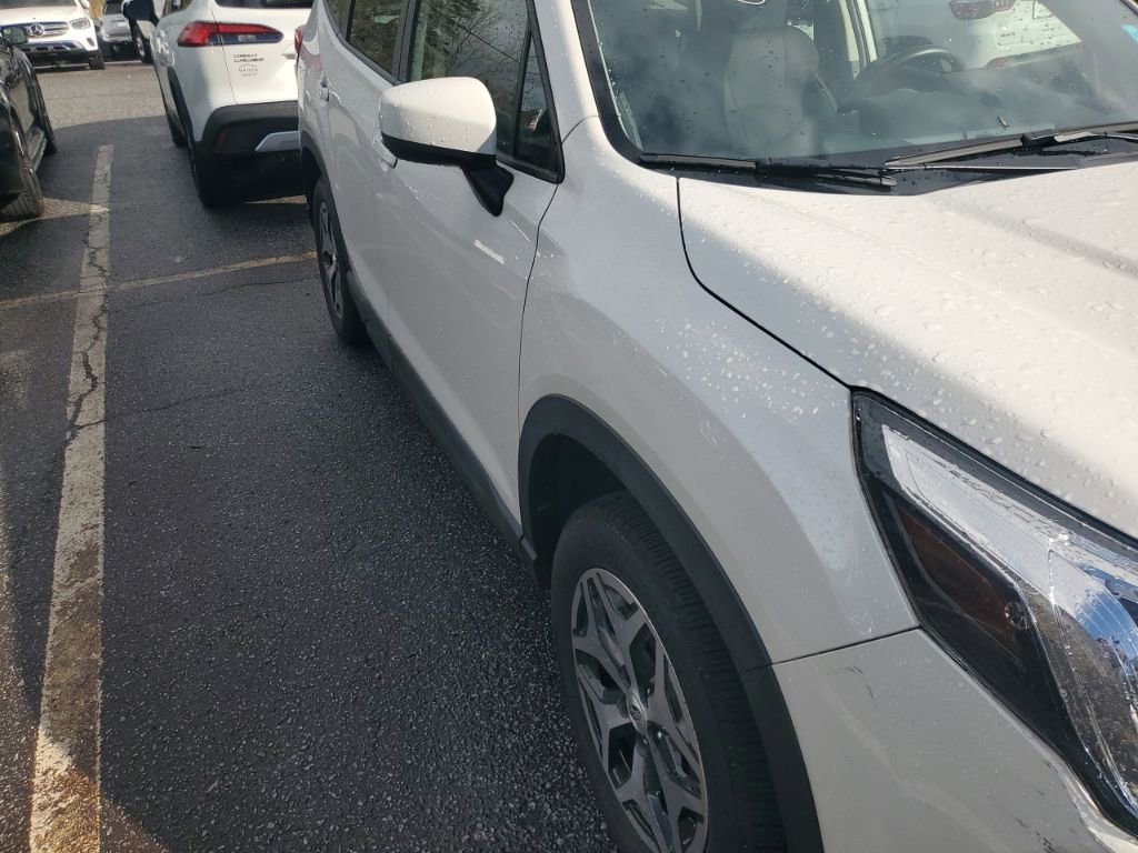 Used 2024 Subaru Forester Premium image 4