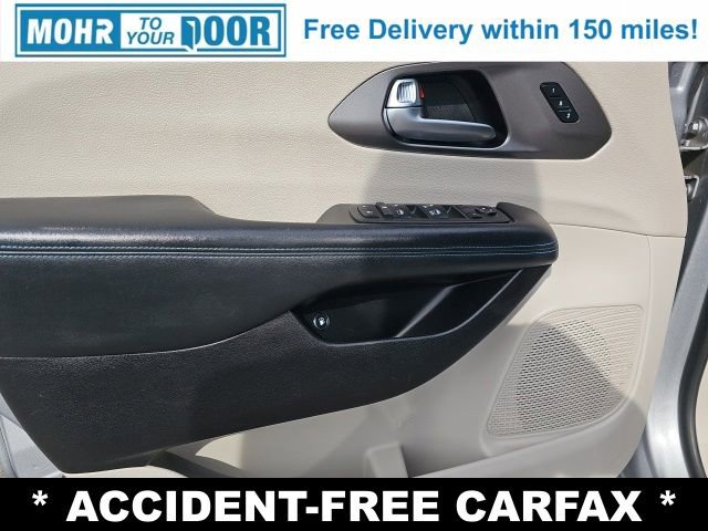 Used 2021 Chrysler Pacifica Touring-L image 24