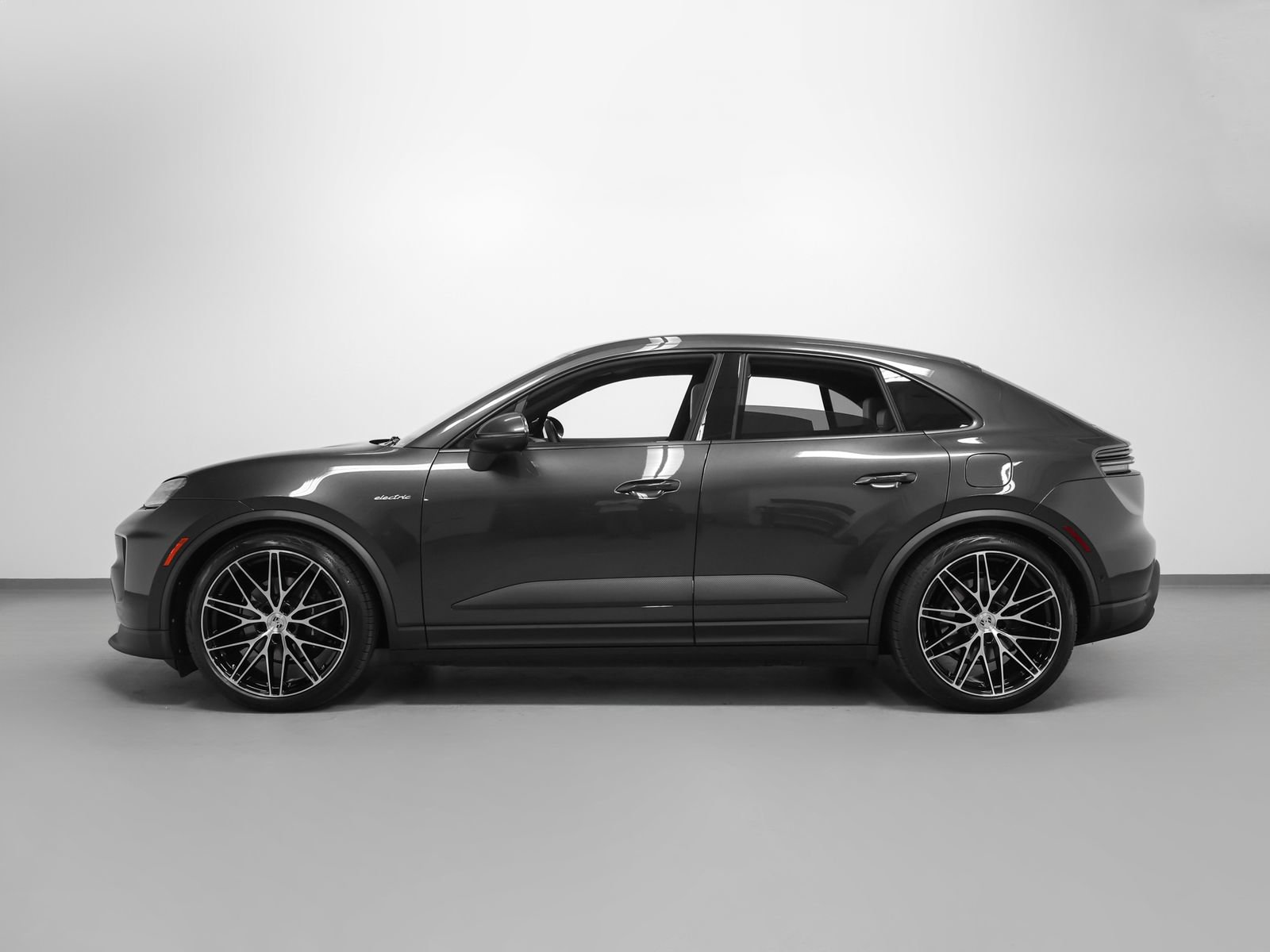 New 2026 Porsche Macan 4 Electric AWD/4WD image 2
