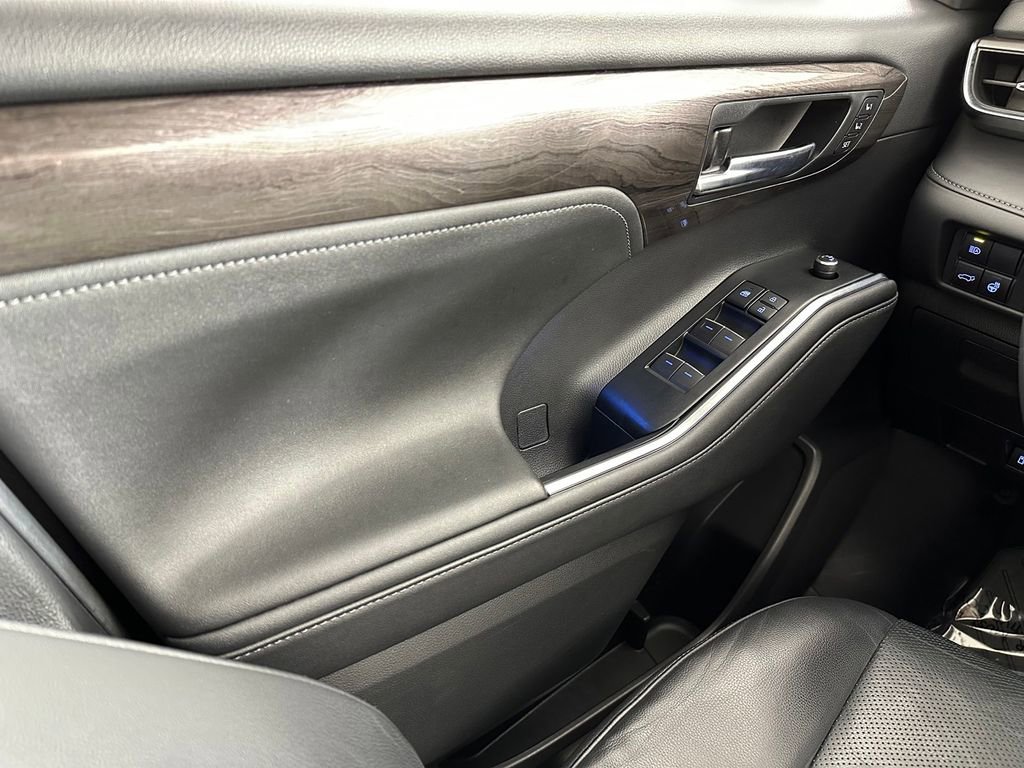 Used 2020 Toyota Highlander Limited AWD/4WD image 37
