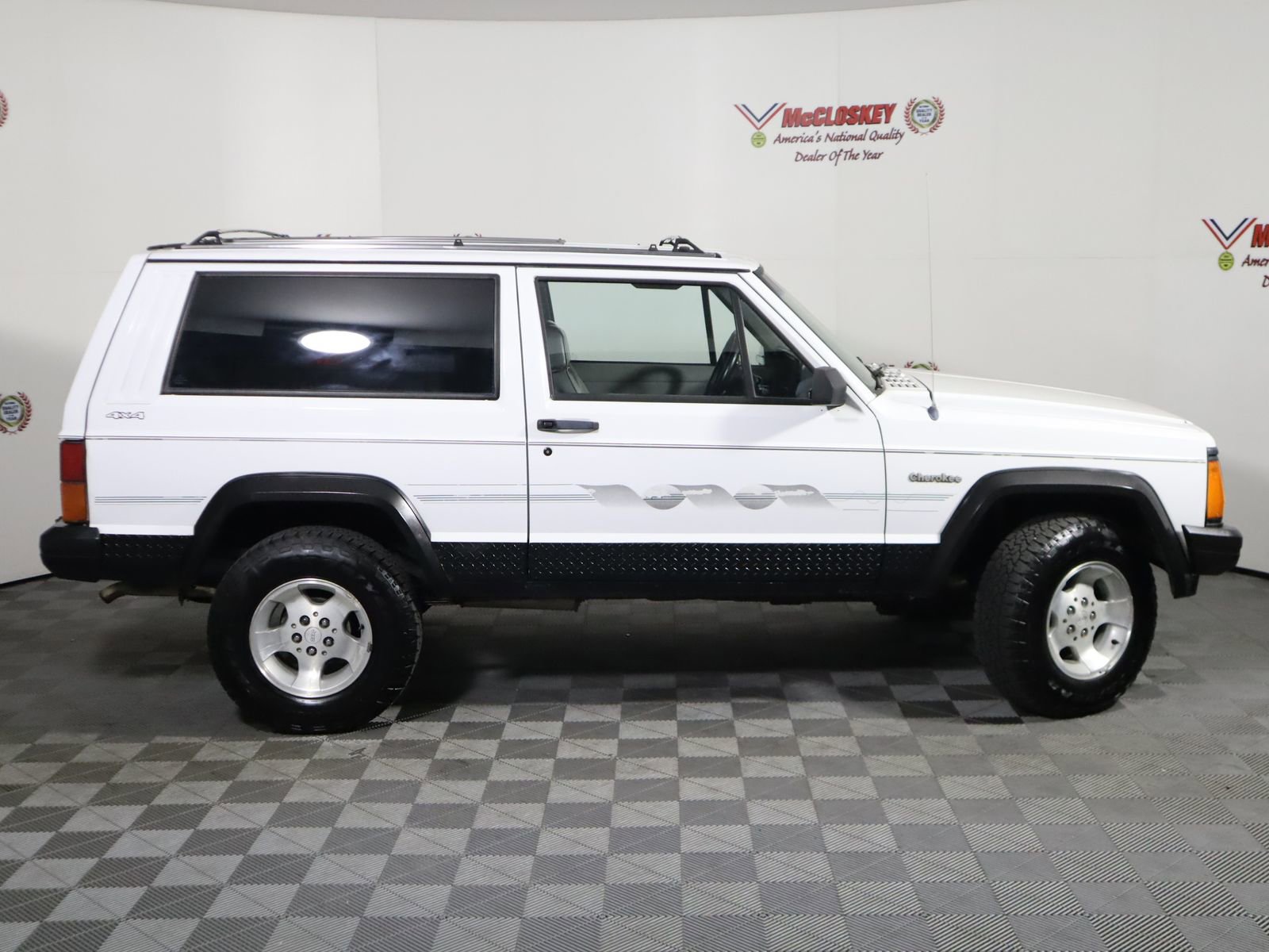 Used 1993 Jeep Cherokee 4WD 2-Door image 3