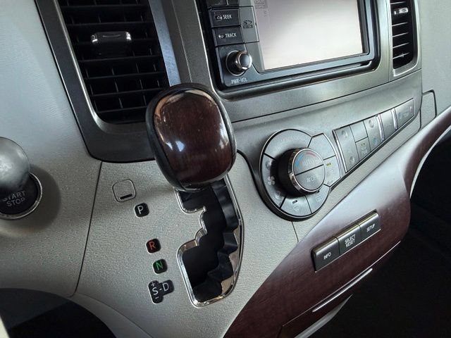 Used 2014 Toyota Sienna XLE FWD image 20