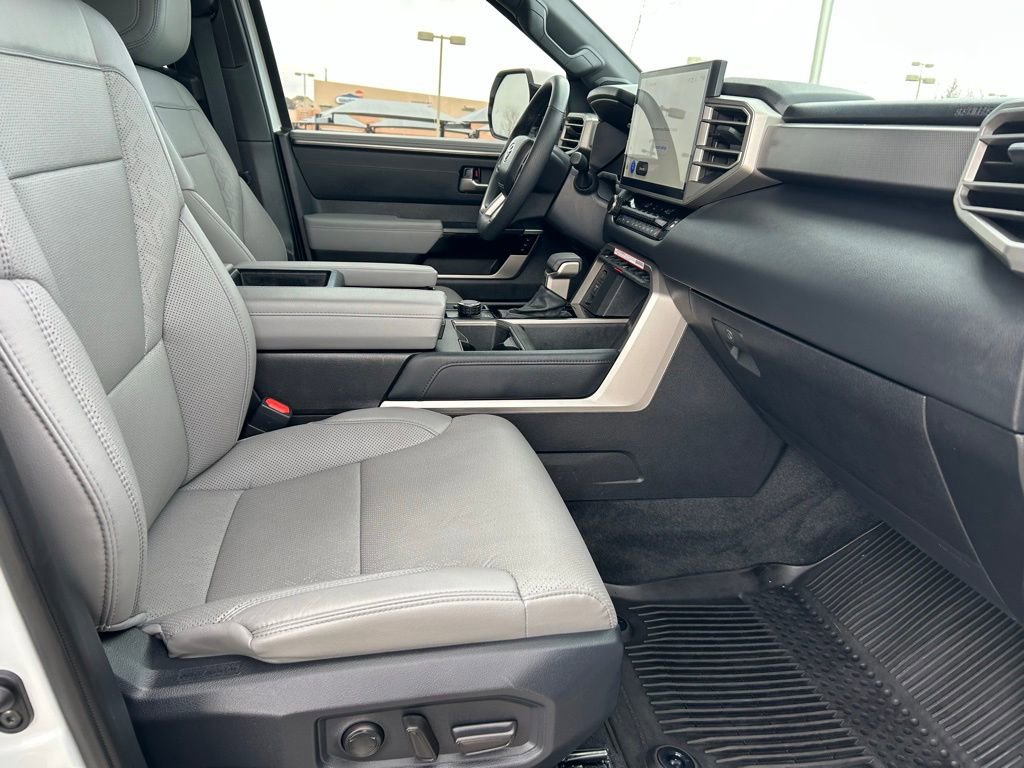 Used 2025 Toyota Tundra Limited image 30