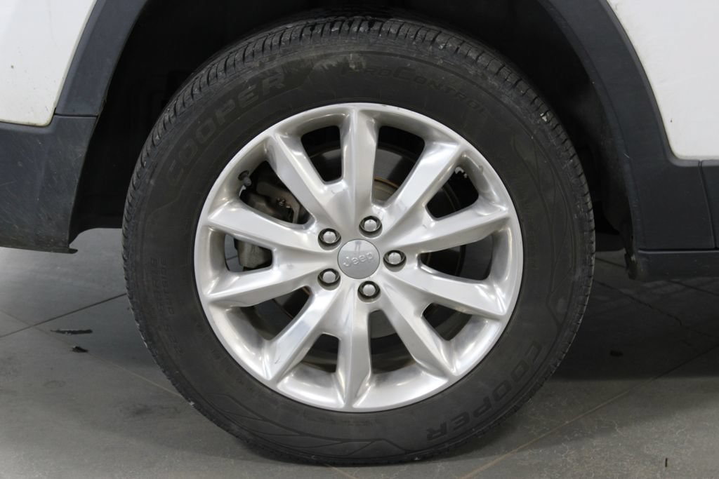 Used 2016 Jeep Cherokee Limited AWD/4WD image 13