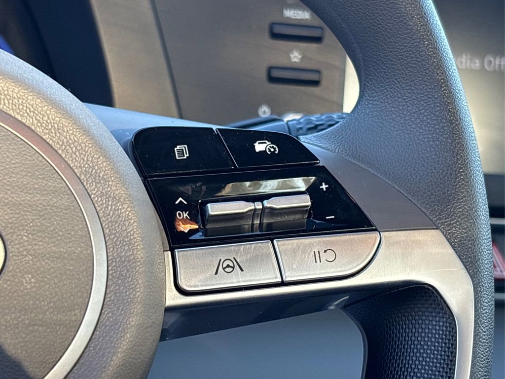 Certified 2025 Hyundai Elantra SE w/ Cargo Package image 28