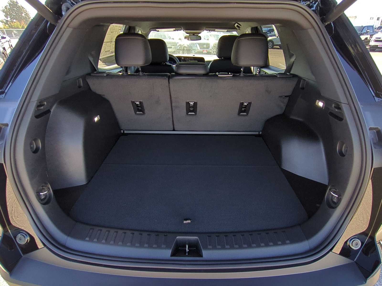 Used 2026 Chevrolet Equinox LT w/ Convenience Package II FWD image 25