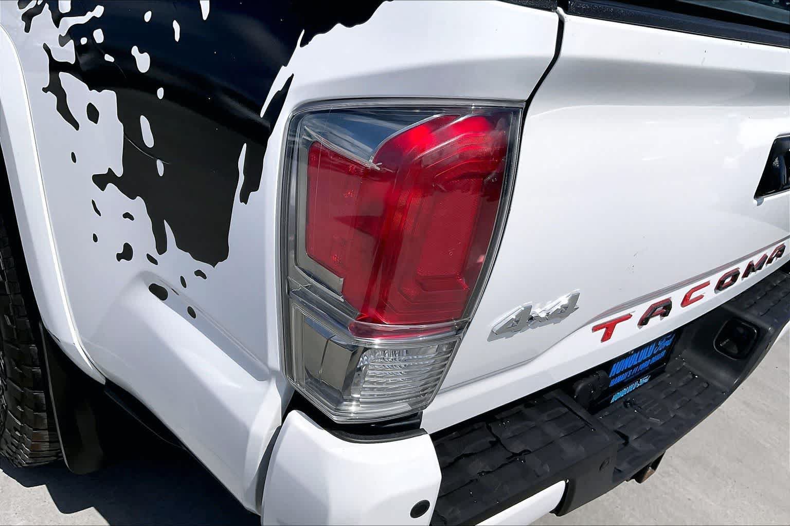 Used 2017 Toyota Tacoma Limited w/ Tow Package AWD/4WD image 32